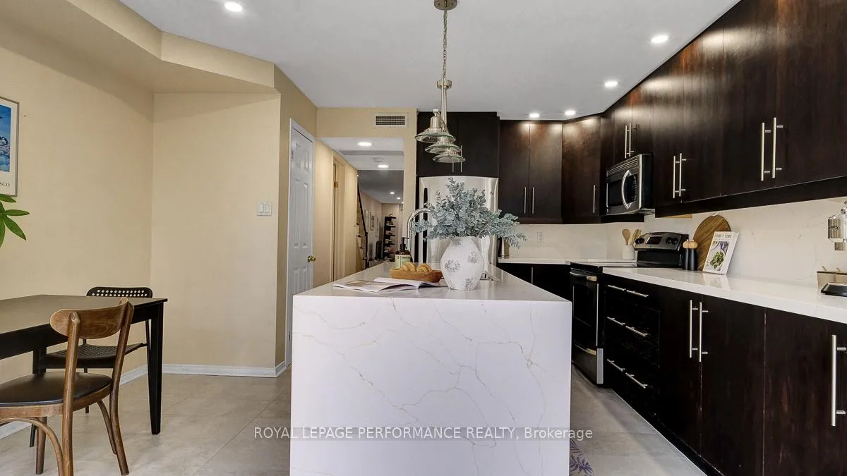 Photo 8 of Unit 2D, 4 Columbus Avenue, Ottawa, Overbrook — HOMEH