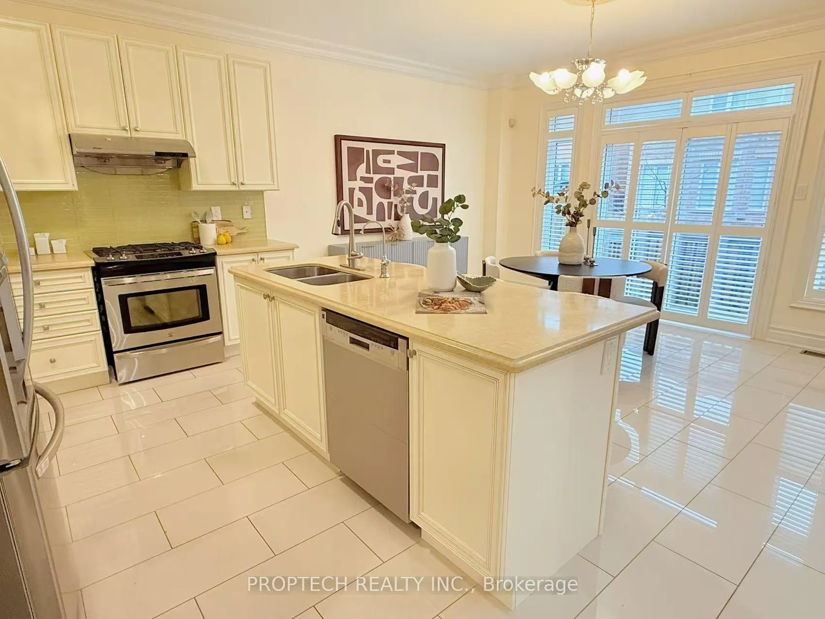 Photo 8 of 40 Bracknell Avenue, Markham, Berczy — HOMEH