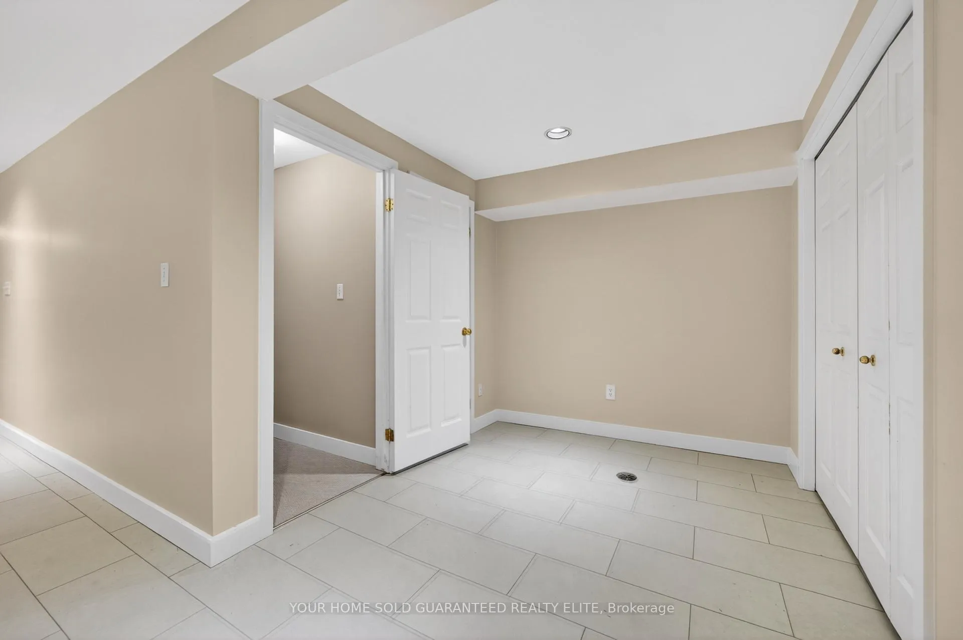 Photo 24 of Unit 13, 165 Main Street E, Grimsby, Grimsby East — HOMEH