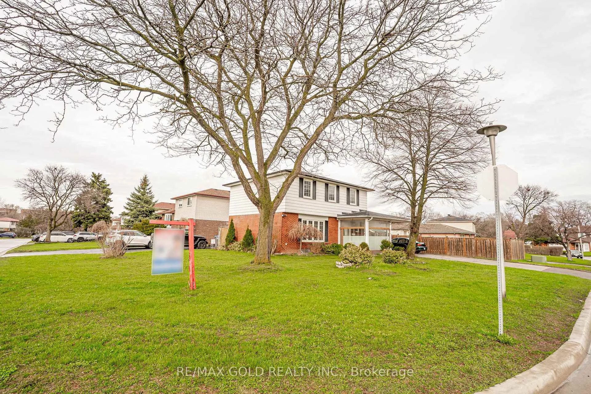 Photo 2 of 1 Elrose Road, Brampton, Southgate — HOMEH