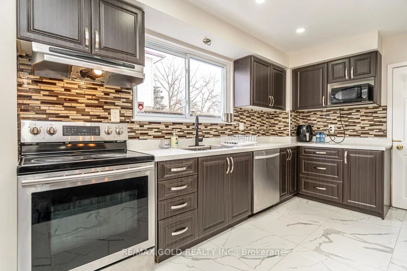 Photo 16 of 1 Elrose Road, Brampton, Southgate — HOMEH
