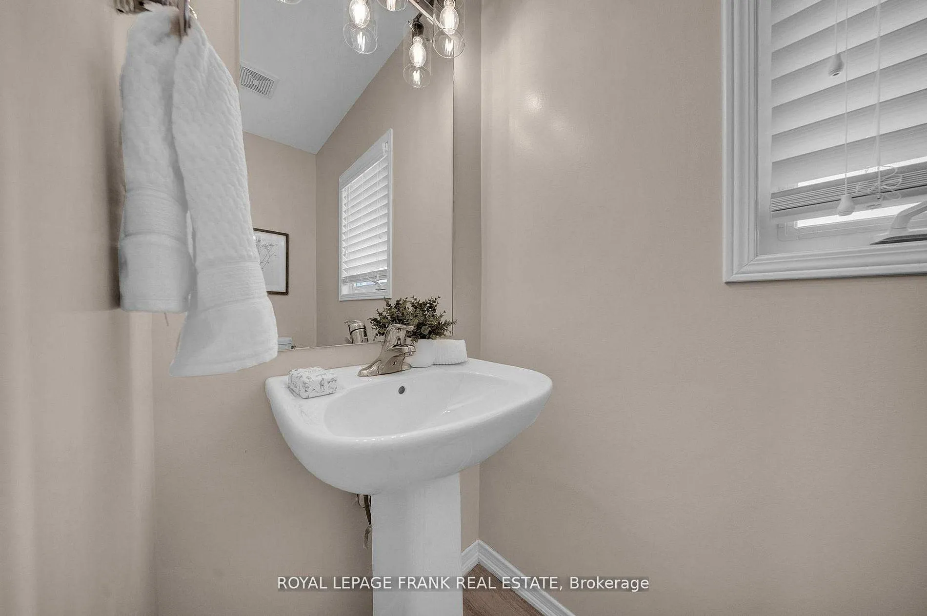 Photo 5 of 19 Jack Roach St Street, Clarington, Bowmanville — HOMEH