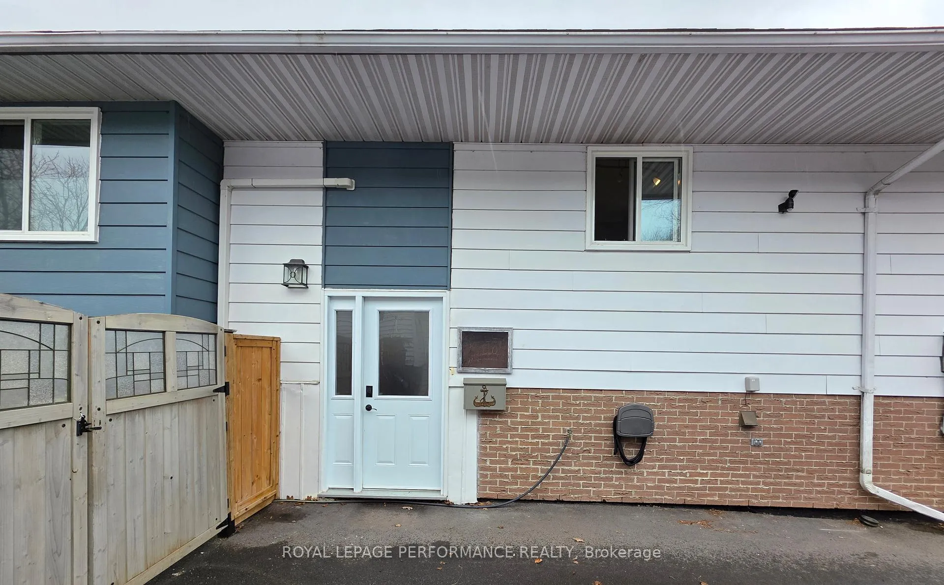 Photo 3 of 632 Dundas Crescent, Cornwall — HOMEH