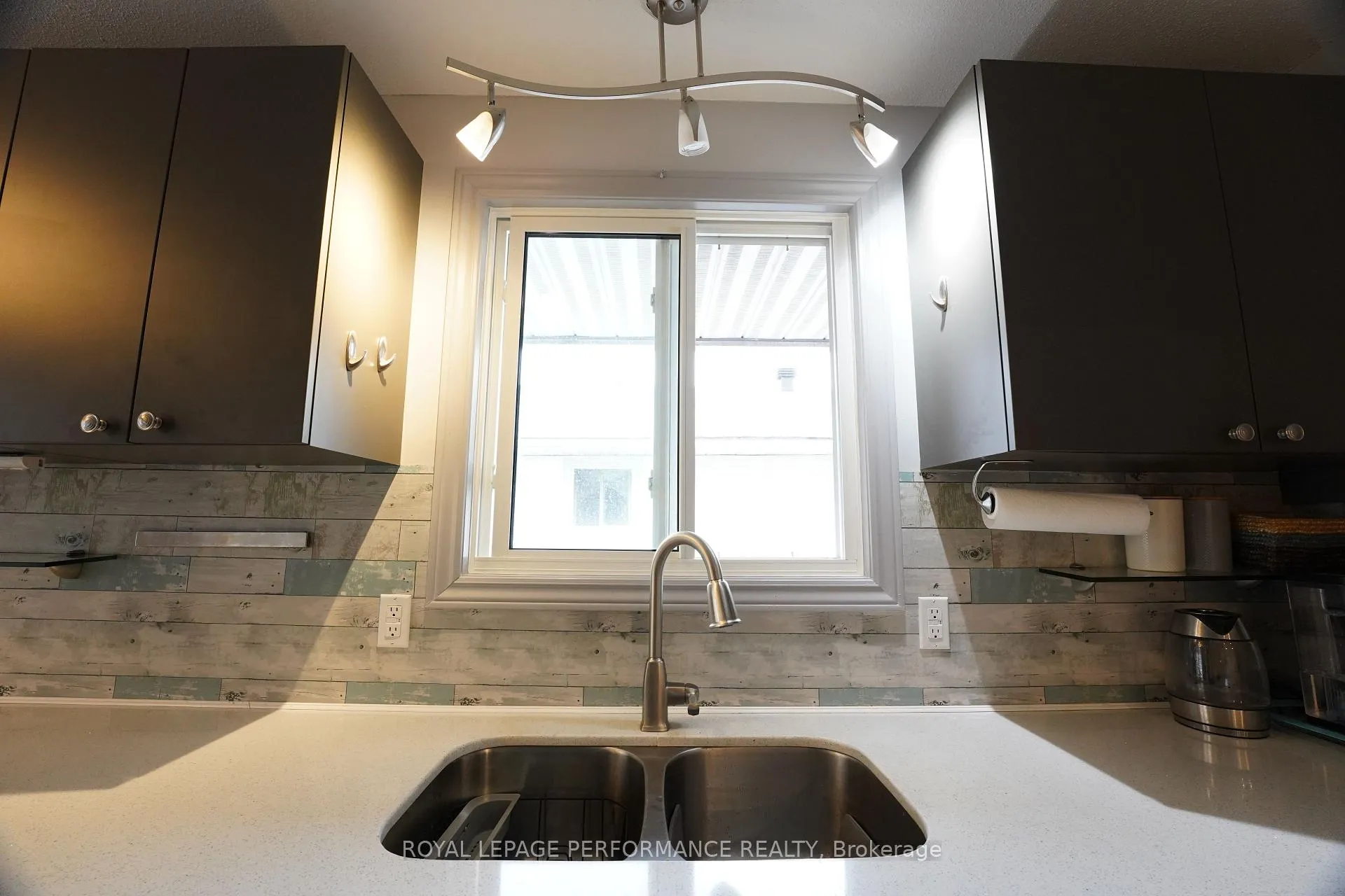 Photo 11 of 632 Dundas Crescent, Cornwall — HOMEH