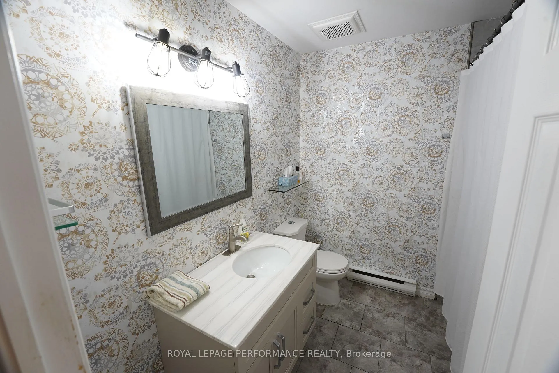 Photo 16 of 632 Dundas Crescent, Cornwall — HOMEH