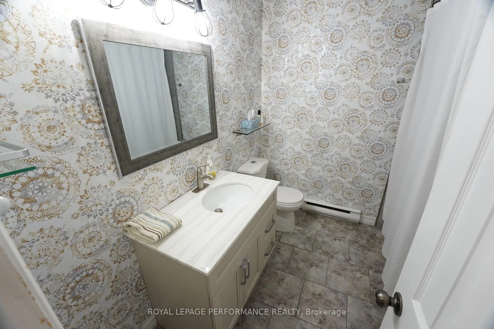 Photo 17 of 632 Dundas Crescent, Cornwall — HOMEH