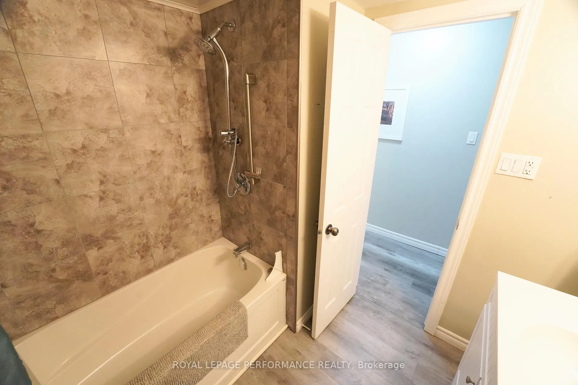 Photo 34 of 632 Dundas Crescent, Cornwall — HOMEH