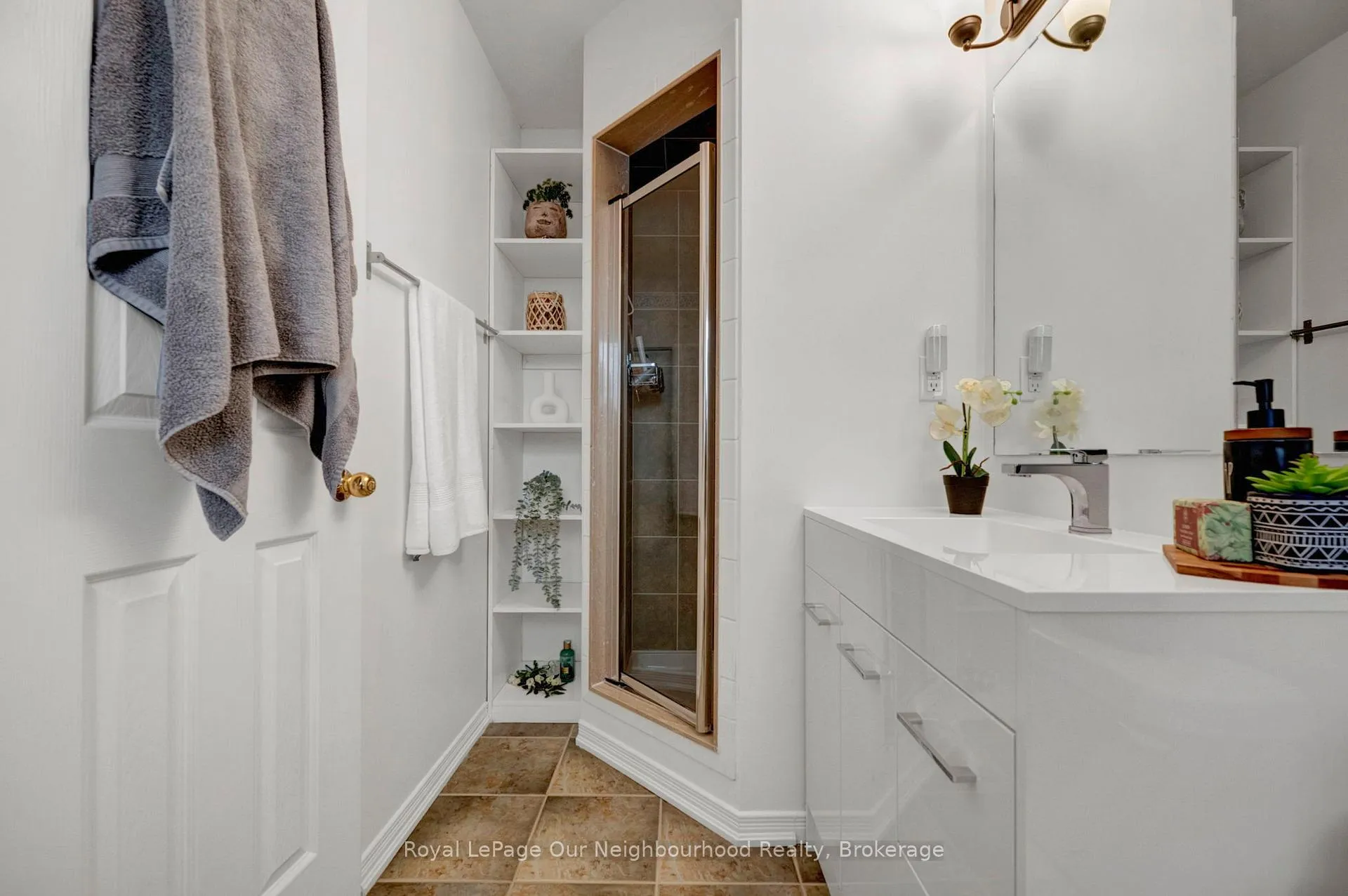 Photo 23 of 84 Swindells Street, Clarington, Bowmanville — HOMEH