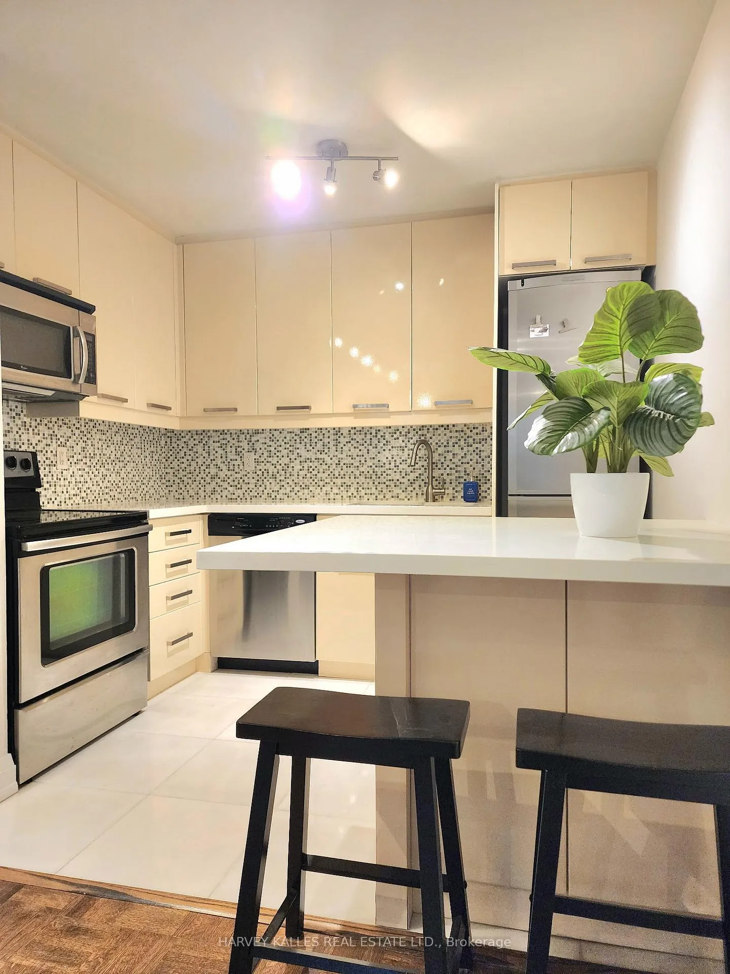Photo 2 of Unit 208, 60 Montclair Avenue, Toronto, Forest Hill South — HOMEH