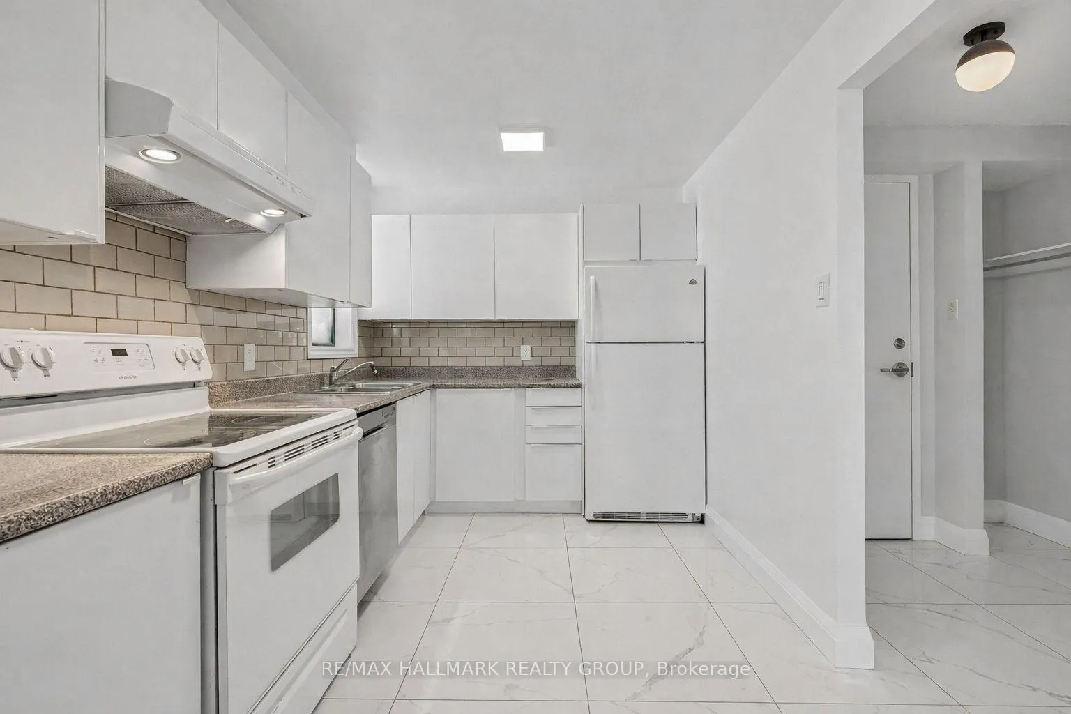 Photo 3 of Unit 801, 1440 Heron Road, Ottawa, Heron Gate — HOMEH