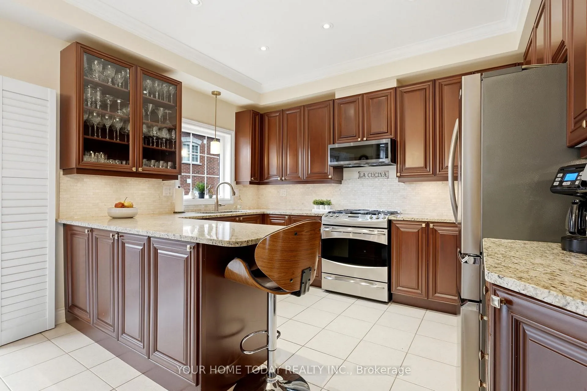 Photo 8 of 24 Wesleyan Street, Halton Hills, Georgetown — HOMEH