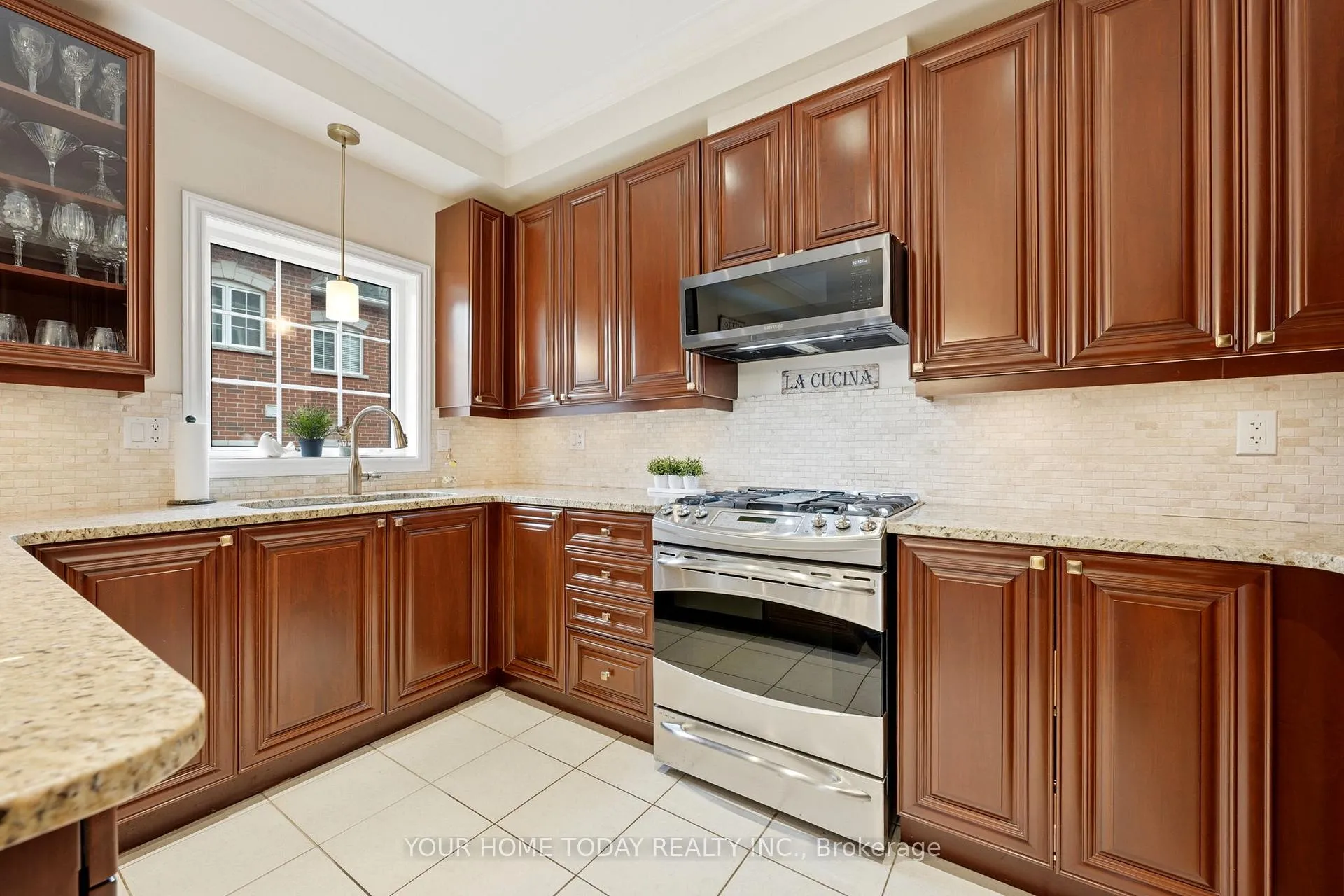 Photo 9 of 24 Wesleyan Street, Halton Hills, Georgetown — HOMEH