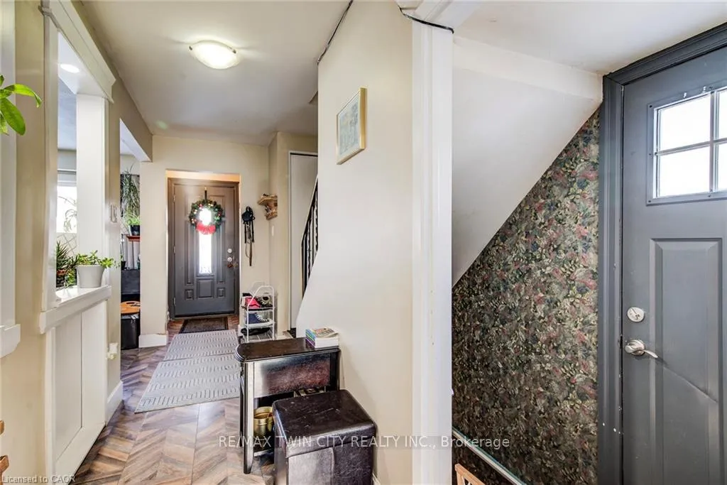 Photo 3 of 71 Shadeland Crescent, Kitchener — HOMEH