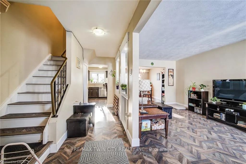 Photo 4 of 71 Shadeland Crescent, Kitchener — HOMEH