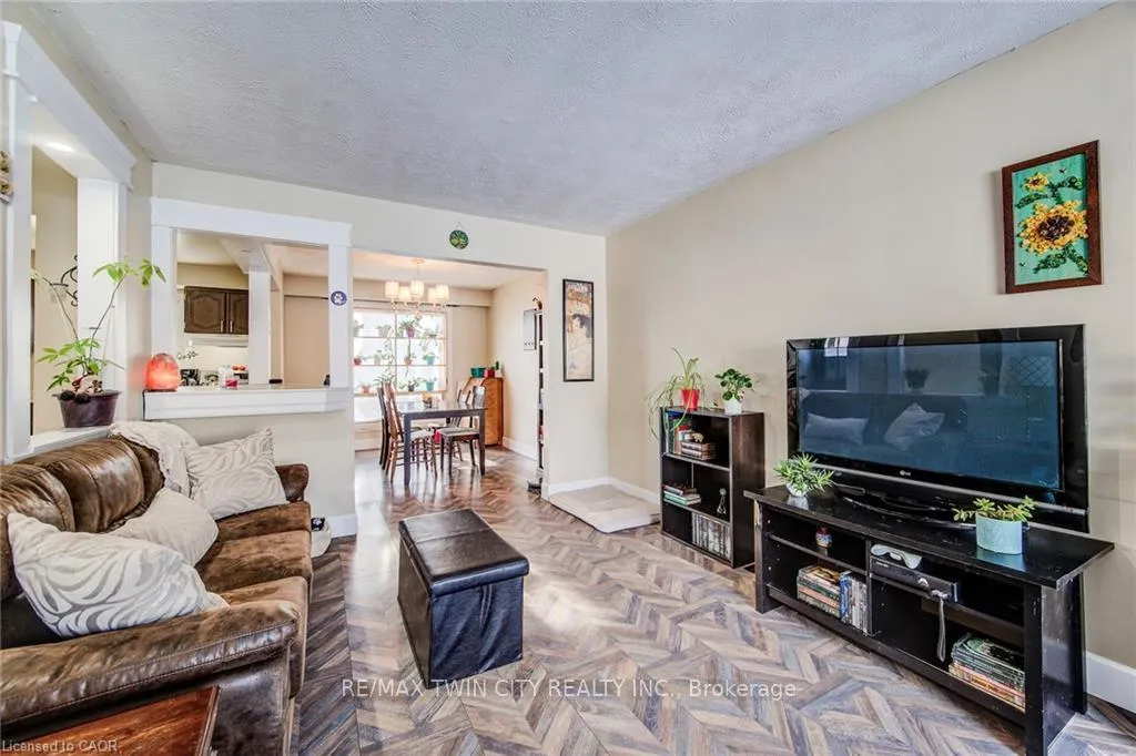 Photo 6 of 71 Shadeland Crescent, Kitchener — HOMEH