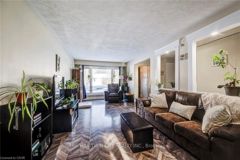 Photo 8 of 71 Shadeland Crescent, Kitchener — HOMEH