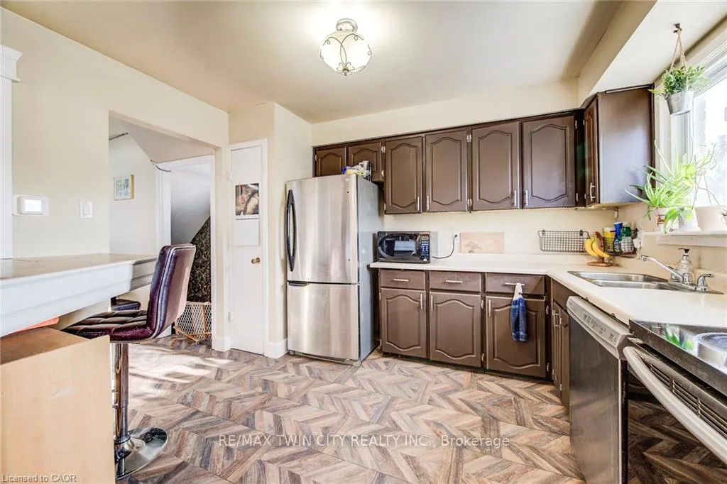 Photo 13 of 71 Shadeland Crescent, Kitchener — HOMEH