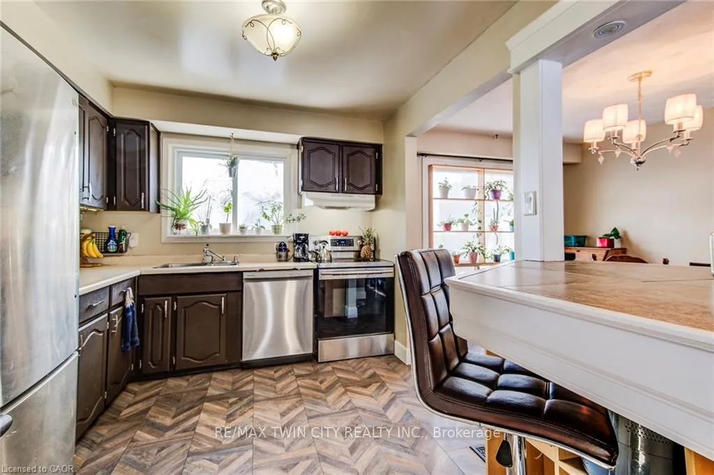 Photo 14 of 71 Shadeland Crescent, Kitchener — HOMEH