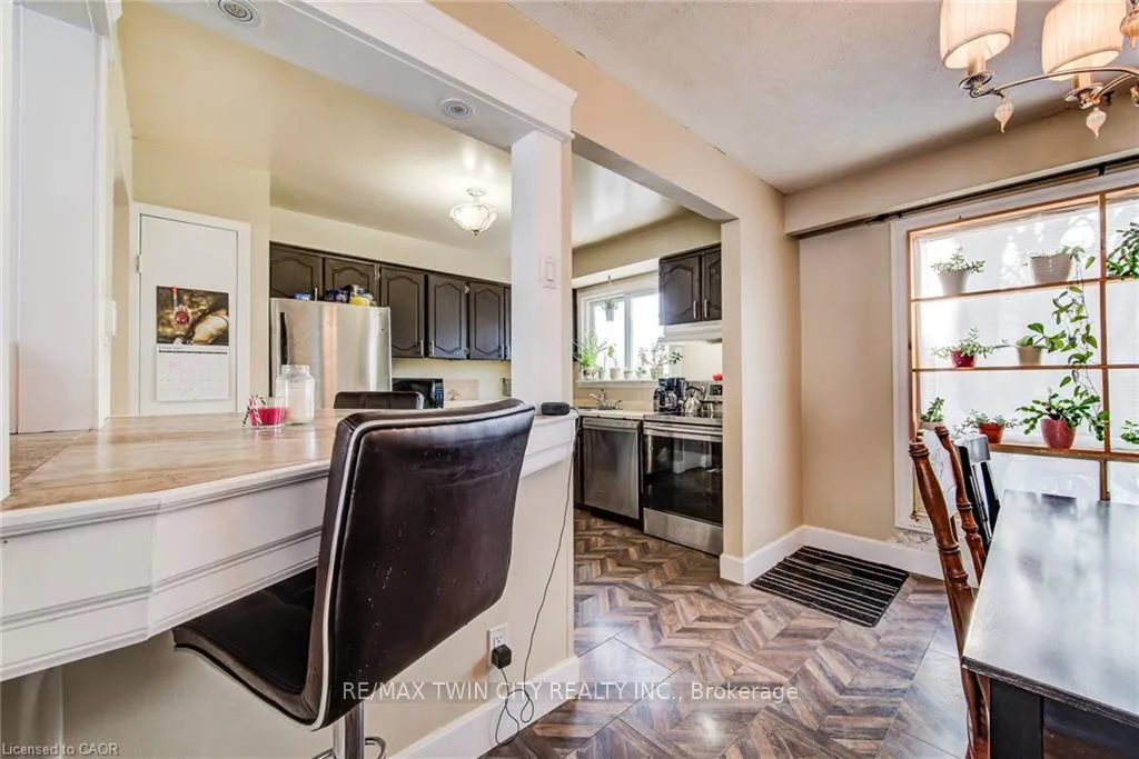 Photo 15 of 71 Shadeland Crescent, Kitchener — HOMEH