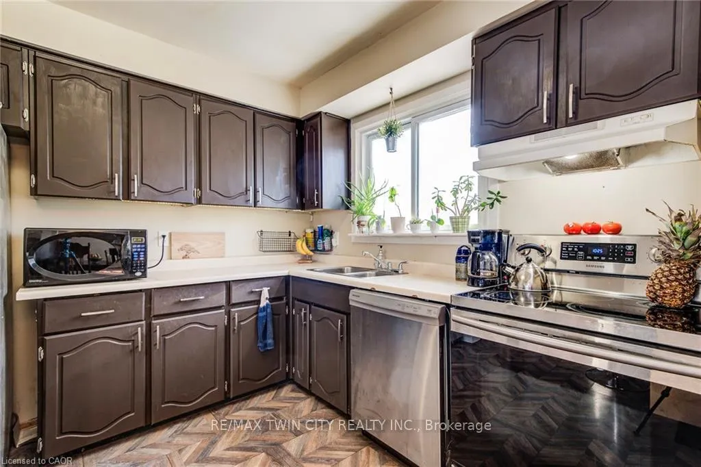 Photo 16 of 71 Shadeland Crescent, Kitchener — HOMEH