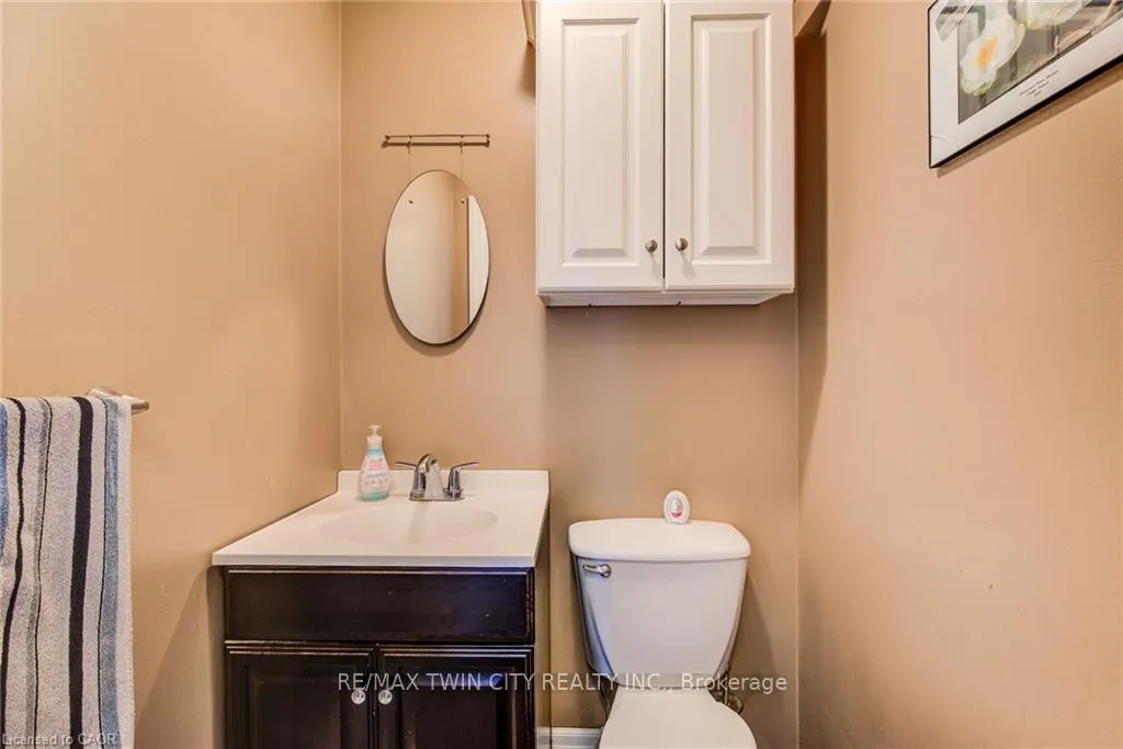 Photo 17 of 71 Shadeland Crescent, Kitchener — HOMEH