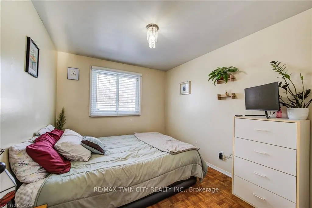 Photo 21 of 71 Shadeland Crescent, Kitchener — HOMEH