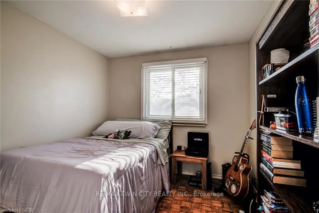 Photo 23 of 71 Shadeland Crescent, Kitchener — HOMEH