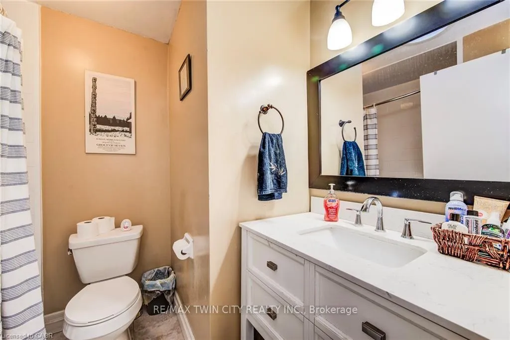 Photo 24 of 71 Shadeland Crescent, Kitchener — HOMEH
