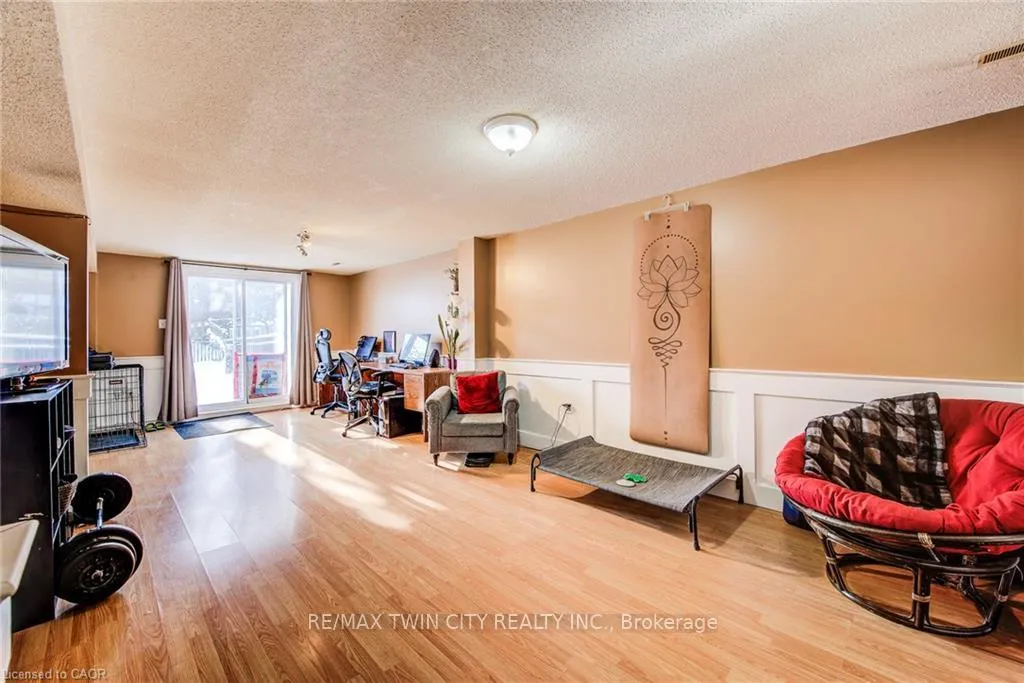 Photo 26 of 71 Shadeland Crescent, Kitchener — HOMEH