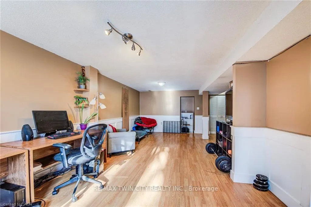 Photo 29 of 71 Shadeland Crescent, Kitchener — HOMEH