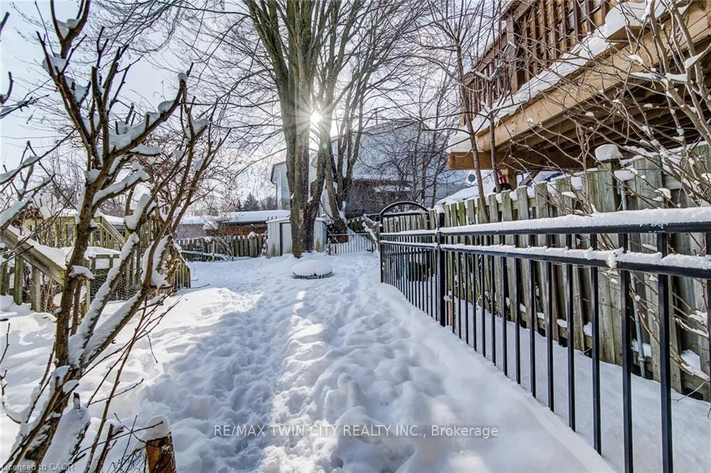 Photo 32 of 71 Shadeland Crescent, Kitchener — HOMEH
