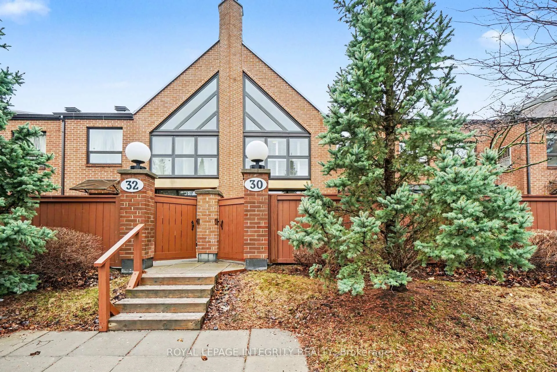 Photo 1 of Unit 30, 100 Hillside Drive, Ottawa, Viscount Alexander Park — HOMEH