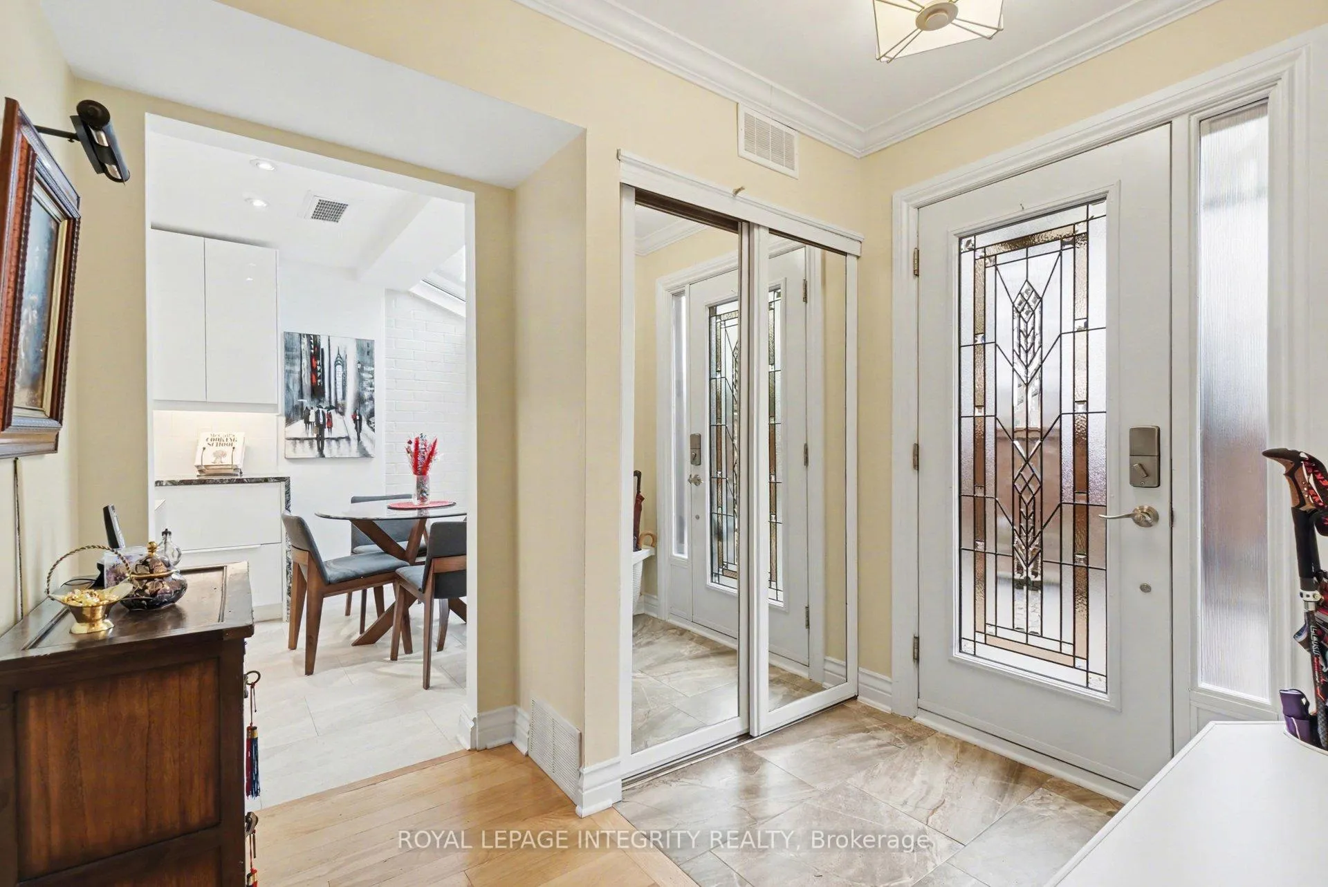 Photo 2 of Unit 30, 100 Hillside Drive, Ottawa, Viscount Alexander Park — HOMEH