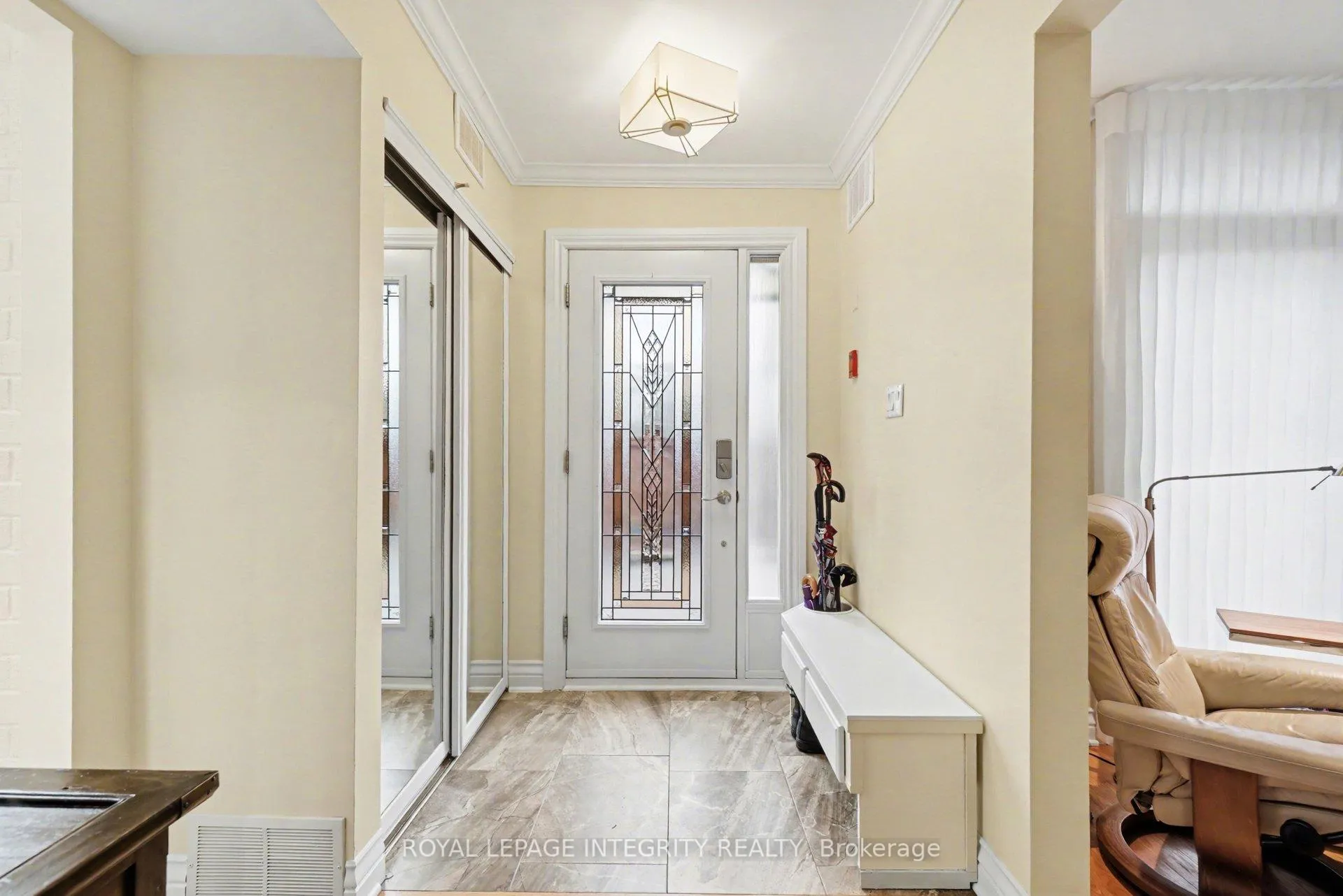 Photo 3 of Unit 30, 100 Hillside Drive, Ottawa, Viscount Alexander Park — HOMEH
