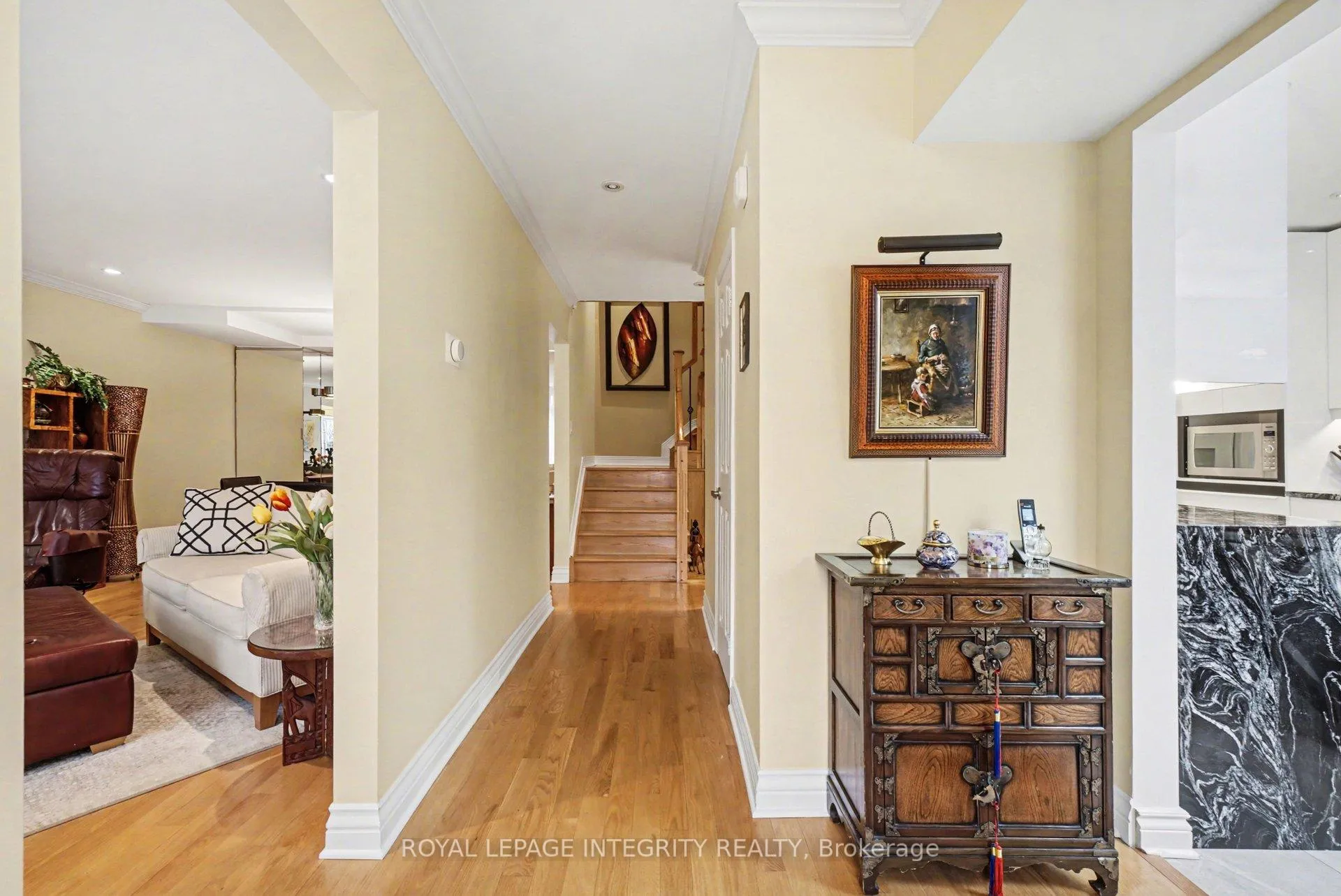 Photo 4 of Unit 30, 100 Hillside Drive, Ottawa, Viscount Alexander Park — HOMEH