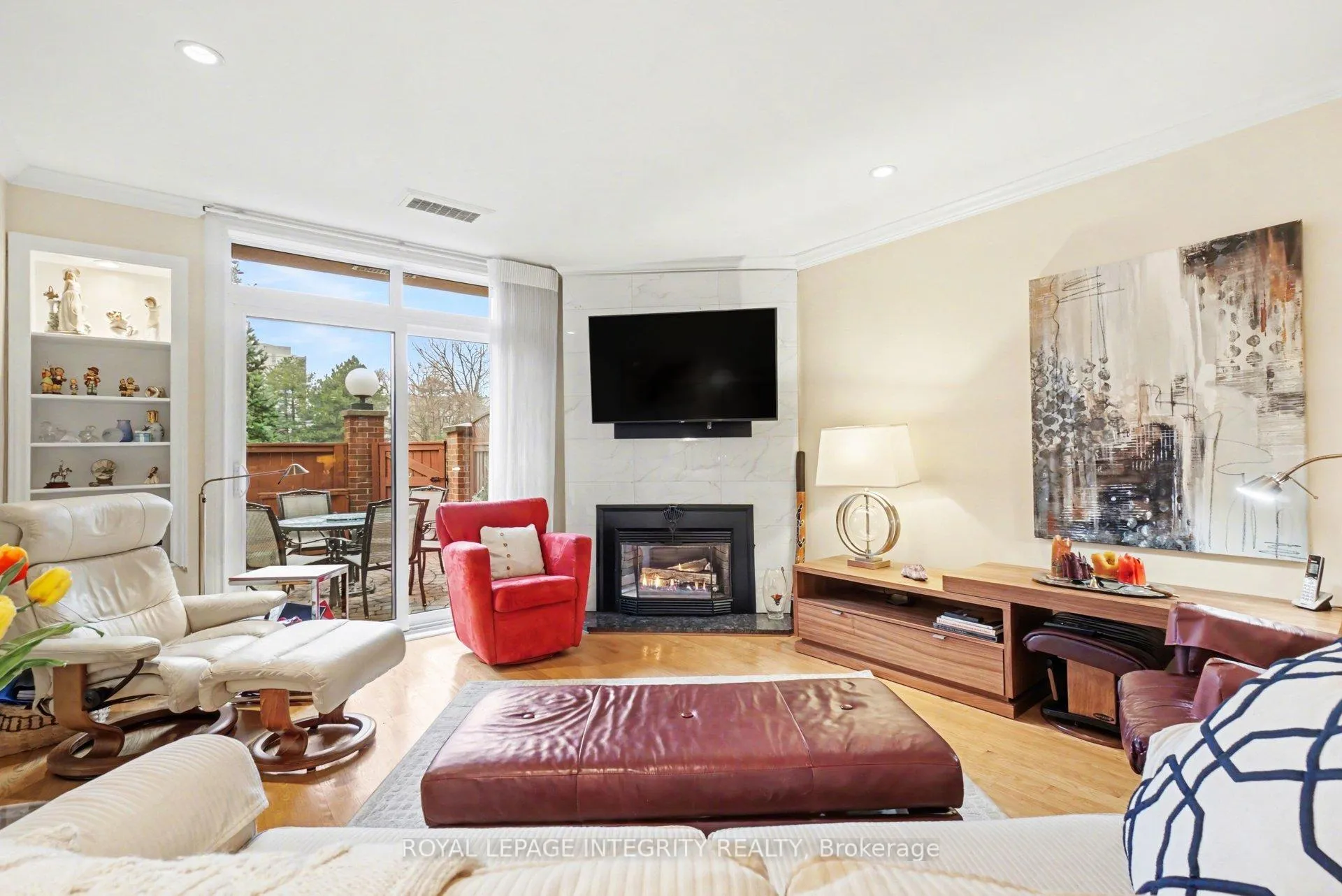 Photo 9 of Unit 30, 100 Hillside Drive, Ottawa, Viscount Alexander Park — HOMEH