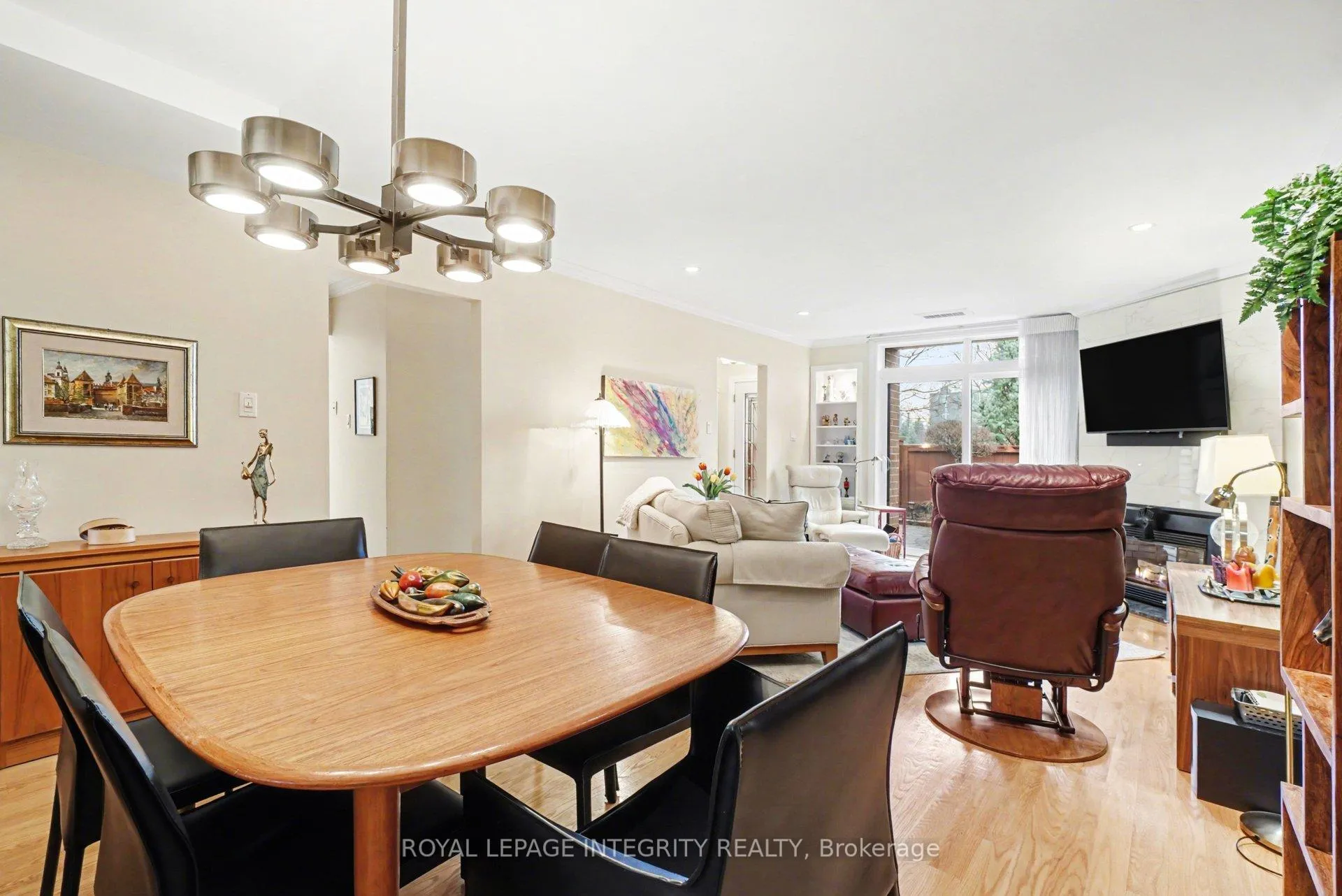 Photo 10 of Unit 30, 100 Hillside Drive, Ottawa, Viscount Alexander Park — HOMEH