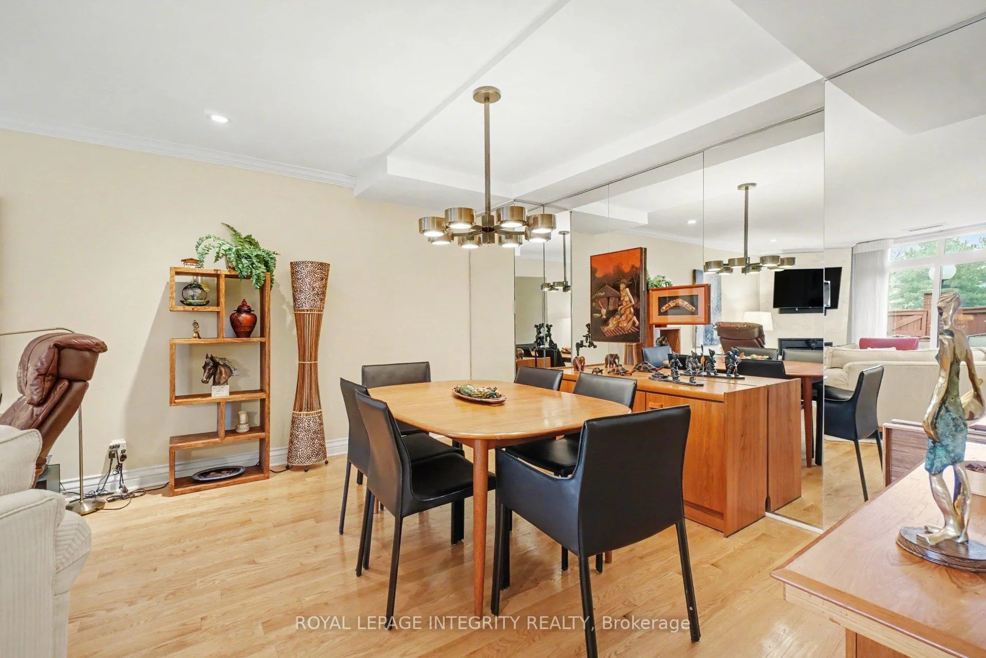 Photo 12 of Unit 30, 100 Hillside Drive, Ottawa, Viscount Alexander Park — HOMEH