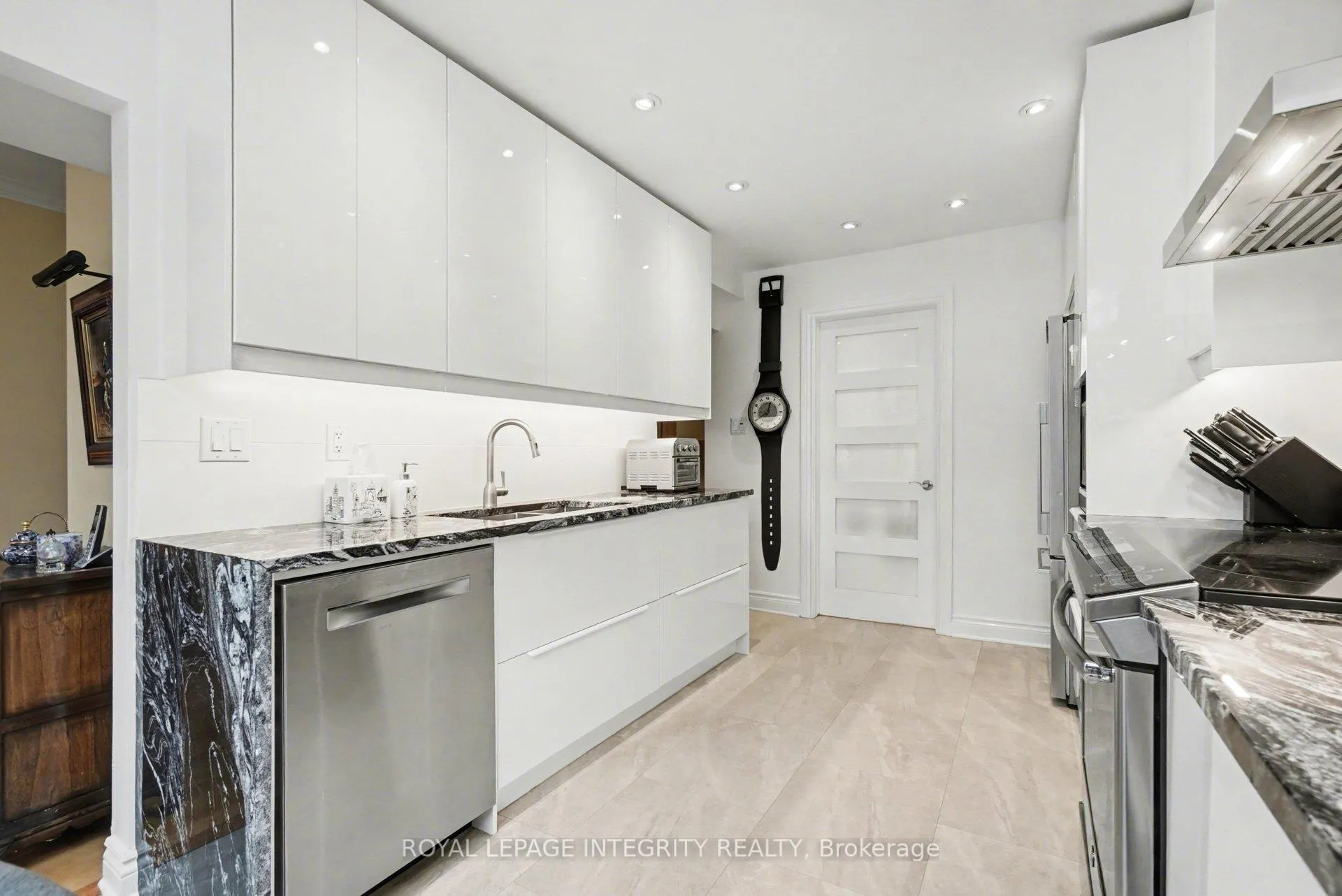 Photo 14 of Unit 30, 100 Hillside Drive, Ottawa, Viscount Alexander Park — HOMEH