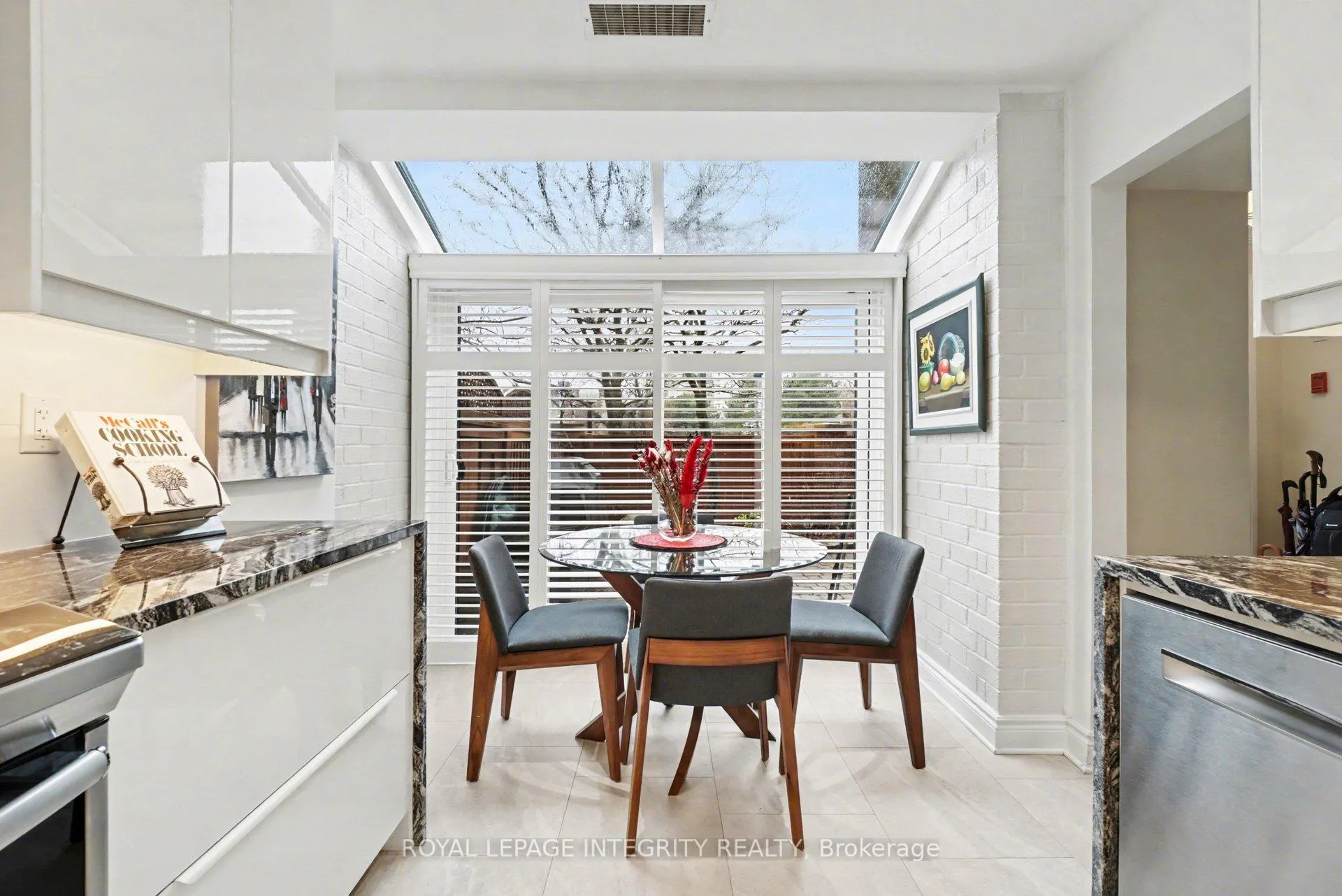 Photo 16 of Unit 30, 100 Hillside Drive, Ottawa, Viscount Alexander Park — HOMEH