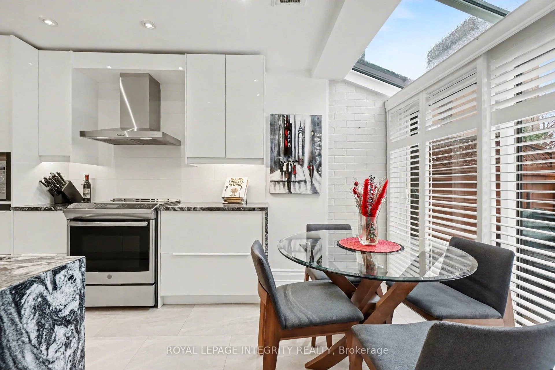 Photo 17 of Unit 30, 100 Hillside Drive, Ottawa, Viscount Alexander Park — HOMEH