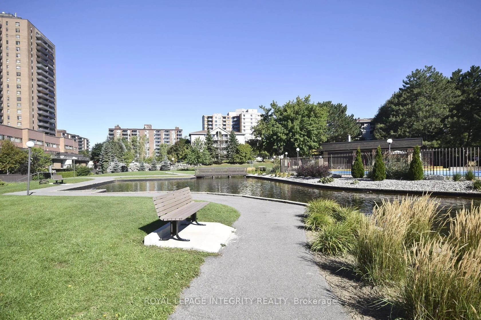 Photo 41 of Unit 30, 100 Hillside Drive, Ottawa, Viscount Alexander Park — HOMEH