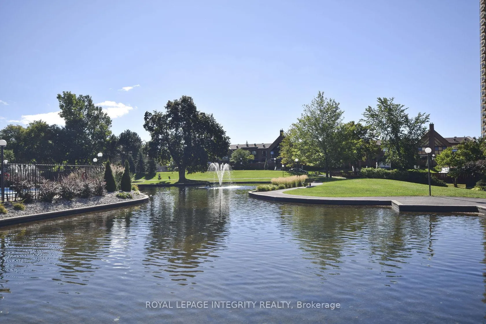 Photo 43 of Unit 30, 100 Hillside Drive, Ottawa, Viscount Alexander Park — HOMEH