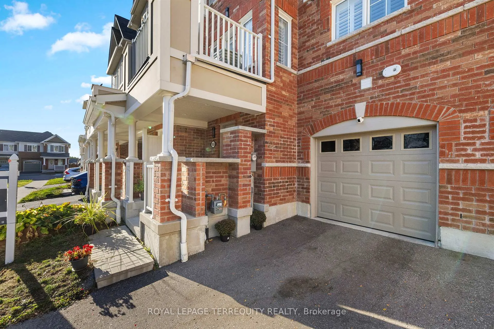 Photo 3 of 1058 Clipper Lane, Pickering, Rural Pickering — HOMEH