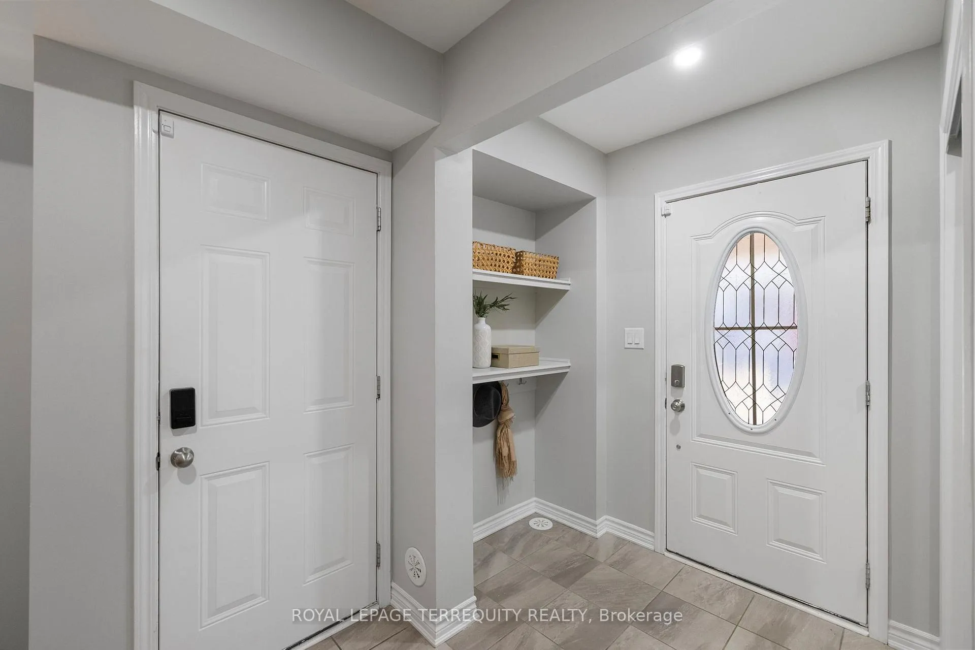 Photo 5 of 1058 Clipper Lane, Pickering, Rural Pickering — HOMEH
