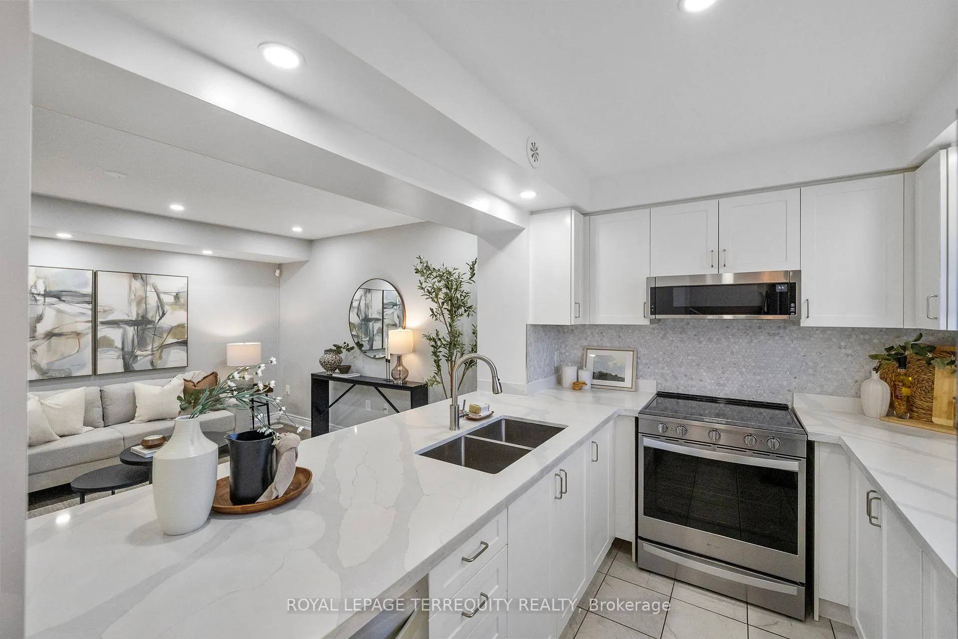 Photo 13 of 1058 Clipper Lane, Pickering, Rural Pickering — HOMEH