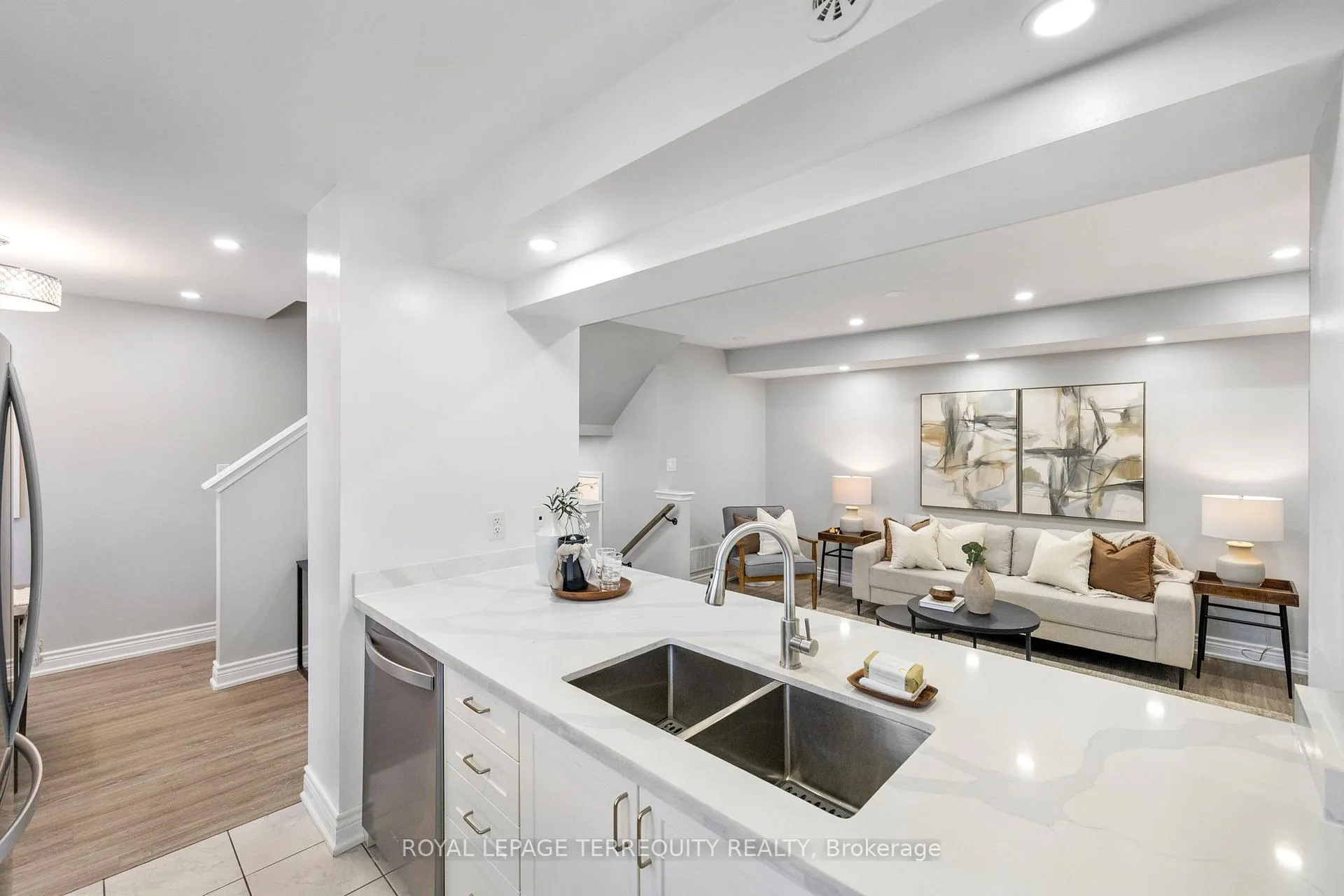 Photo 15 of 1058 Clipper Lane, Pickering, Rural Pickering — HOMEH
