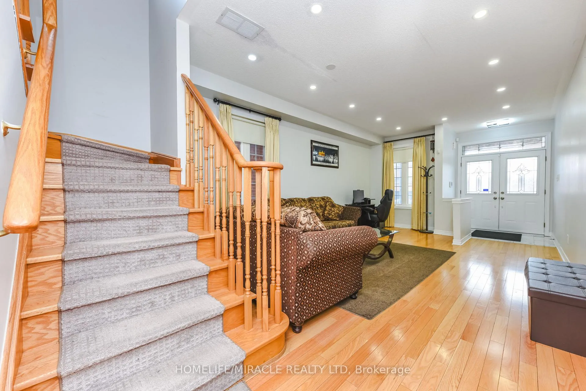Photo 2 of 20 Gamson Crescent, Brampton, Sandringham-Wellington — HOMEH