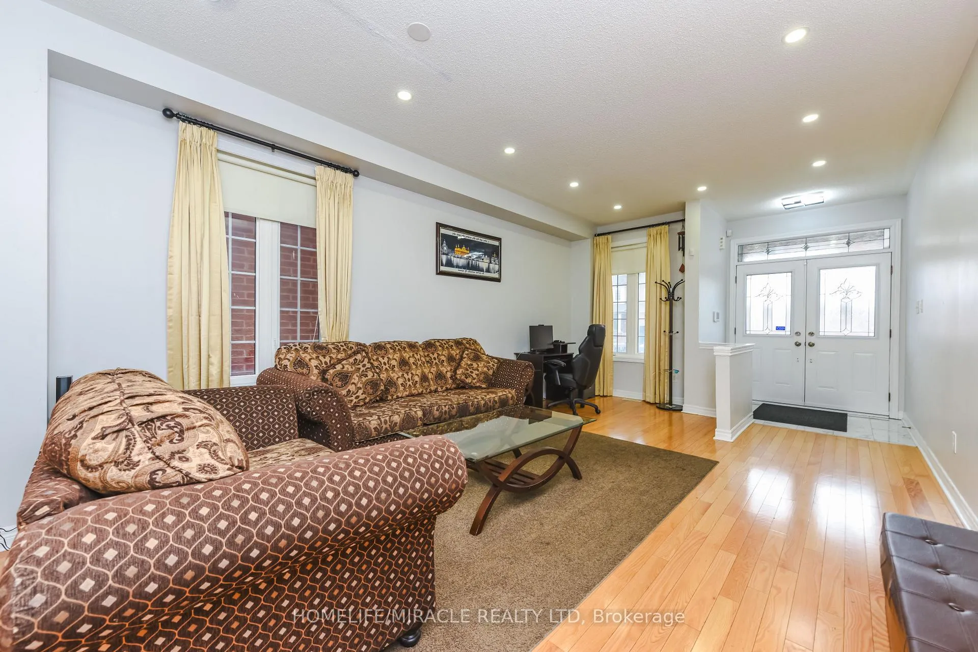 Photo 3 of 20 Gamson Crescent, Brampton, Sandringham-Wellington — HOMEH