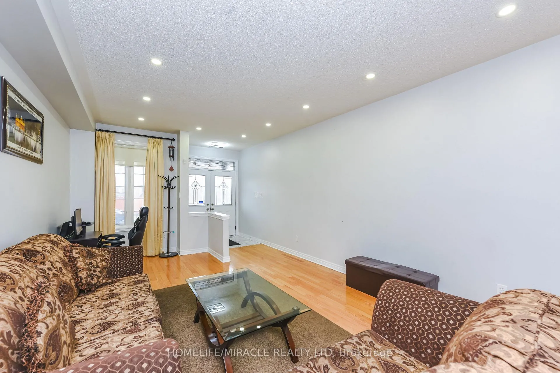 Photo 4 of 20 Gamson Crescent, Brampton, Sandringham-Wellington — HOMEH